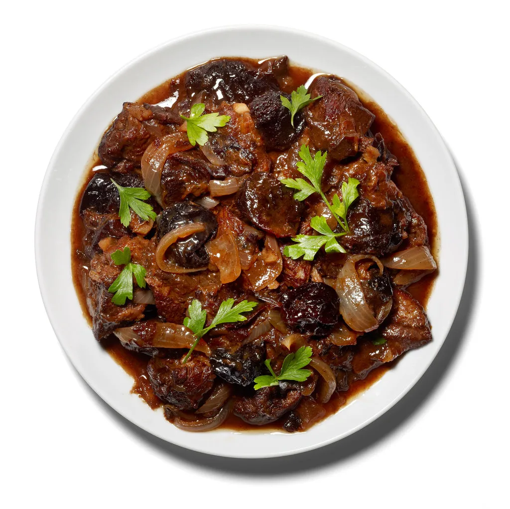 Agneau braisé au vin rouge et aux pruneaux