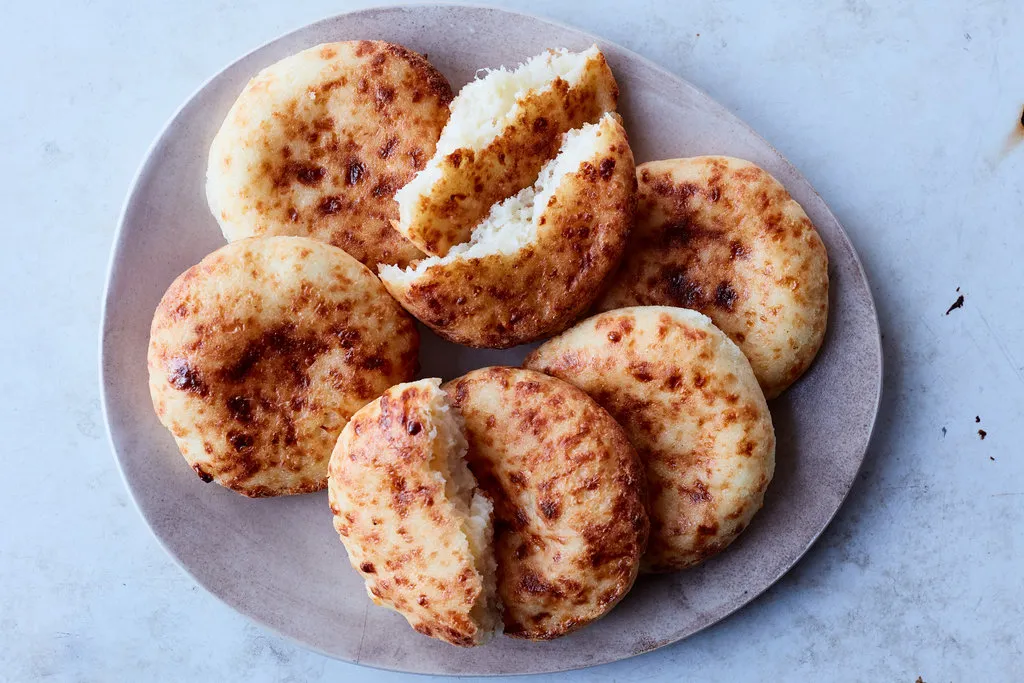 Arepas colombiennes au maïs et au fromage