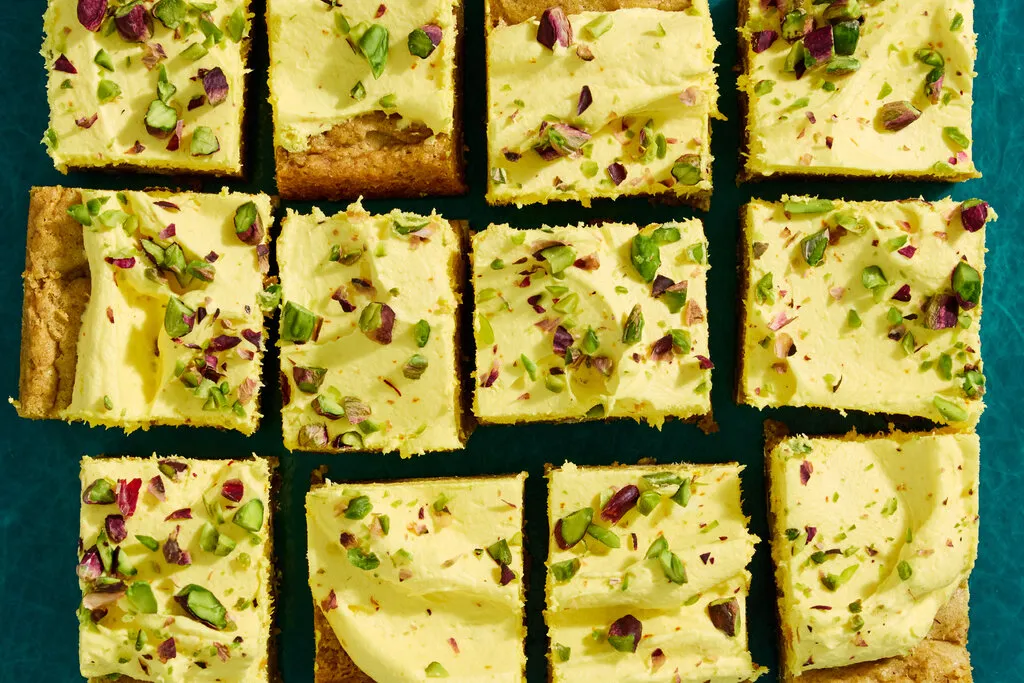 Blondies au safran et à la pistache