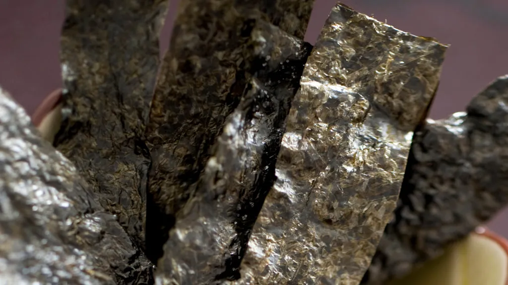 Chips de nori croustillants à l'huile de sésame grillée