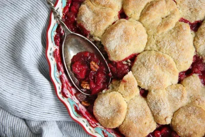 Cobbler aux canneberges et pacanes