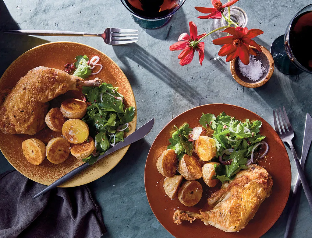Confit de poulet avec pommes de terre rôties et salade de persil