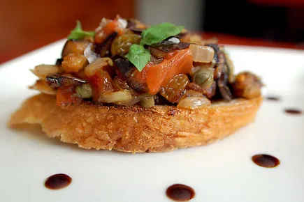 Crostini à la caponata d'aubergine