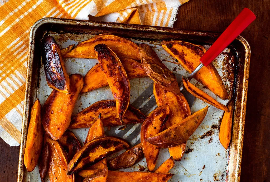 Frites de patate douce rôties au four