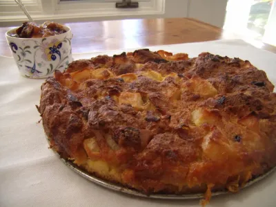 Kugel aux poires alsaciennes avec des pruneaux