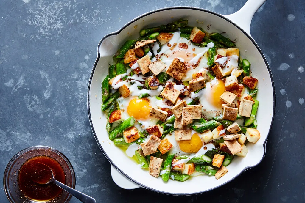 Narjissiya avec asperges, halloumi et sumac