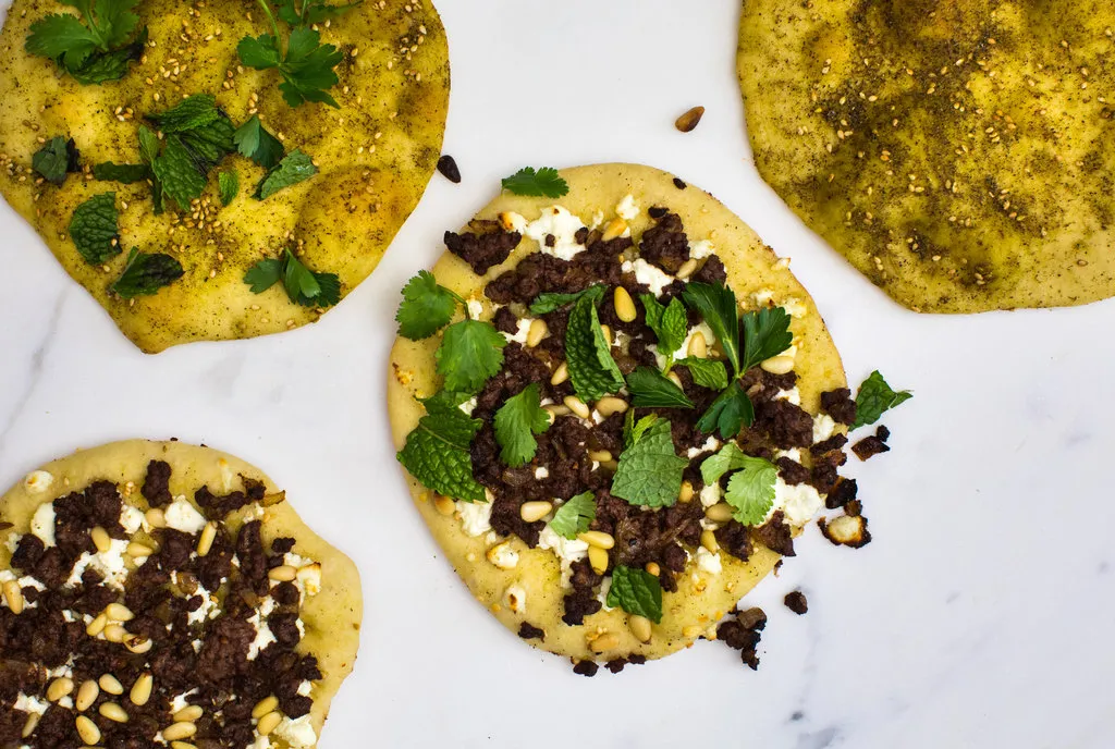 Pain plat d'agneau avec zaatar