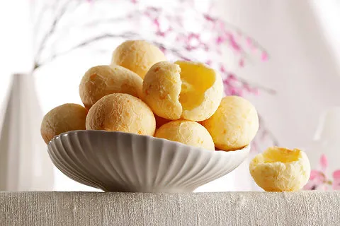 Puffs de fromage brésilien (Pão de Queijo)