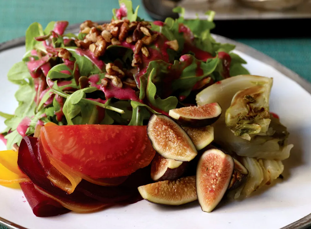 Salade de betterave, fenouil et figue avec vinaigrette aux canneberges et à la sauge