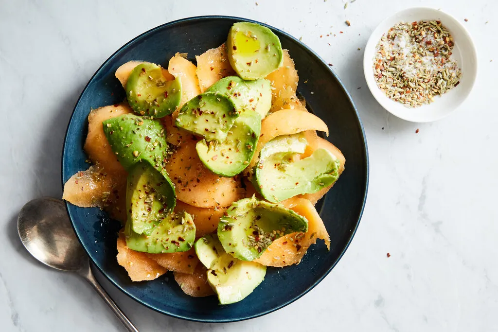 Salade de melon et avocat avec fenouil et piment