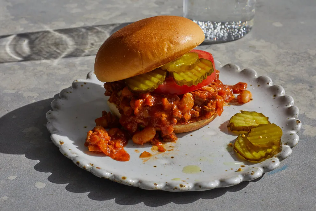Sloppy Joes de haricots blancs et de boeuf fumé