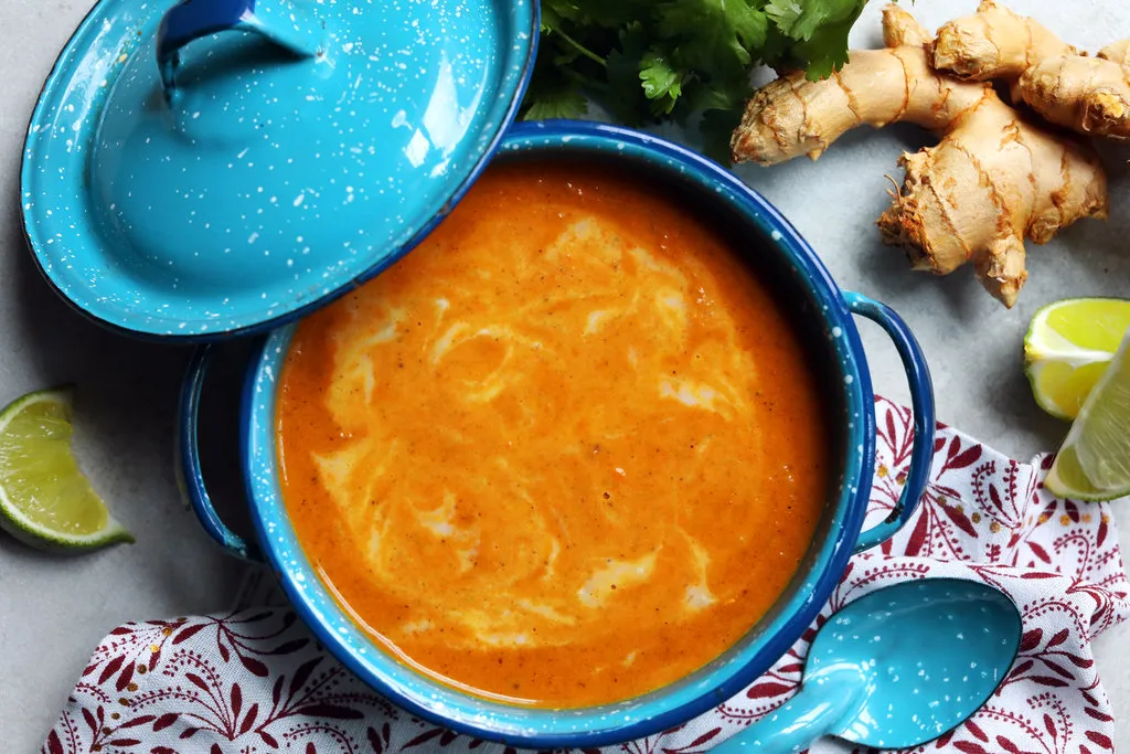 Soupe de carottes au curry et à la noix de coco