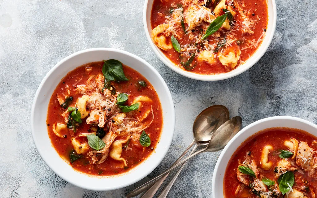 Soupe de tomates aux tortellinis et poulet à la mijoteuse