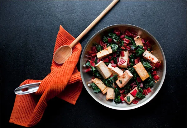 Tofu sauté avec bette rouge